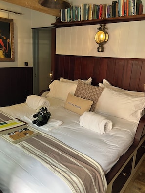 Comfy Double Room | 1 bedroom, hypo-allergenic bedding, iron/ironing board, free WiFi