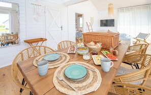 Dining - Komfortables Ferienhaus, Osada Widoki, Beheizter Pool, Strandnah (Wicie)