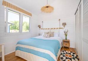 2 bedrooms, iron/ironing board, travel cot, free WiFi