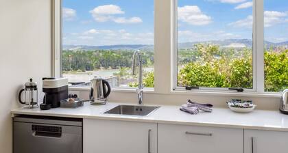 Serene Breeze Escape with estuary view