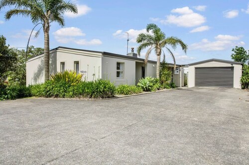 Serene Breeze Escape with estuary view