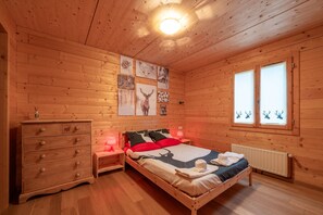 4 chambres, fer et planche à repasser, Wi-Fi gratuit, draps fournis