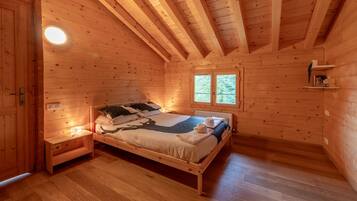 4 slaapkamers, een strijkplank/strijkijzer, gratis wifi, beddengoed