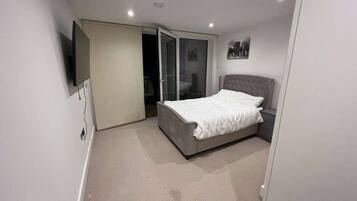 Apartment | 2 bedrooms, iron/ironing board, free WiFi, bed sheets
