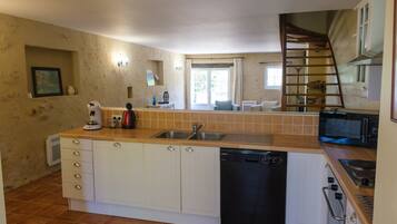 Réfrigérateur, micro-ondes, lave-vaisselle, bouilloire électrique