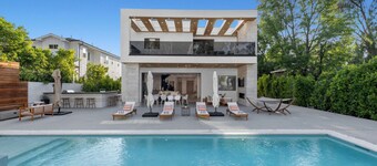 Melvin - Modern Contemporary Estate w/ Backyard + Pool & Spa