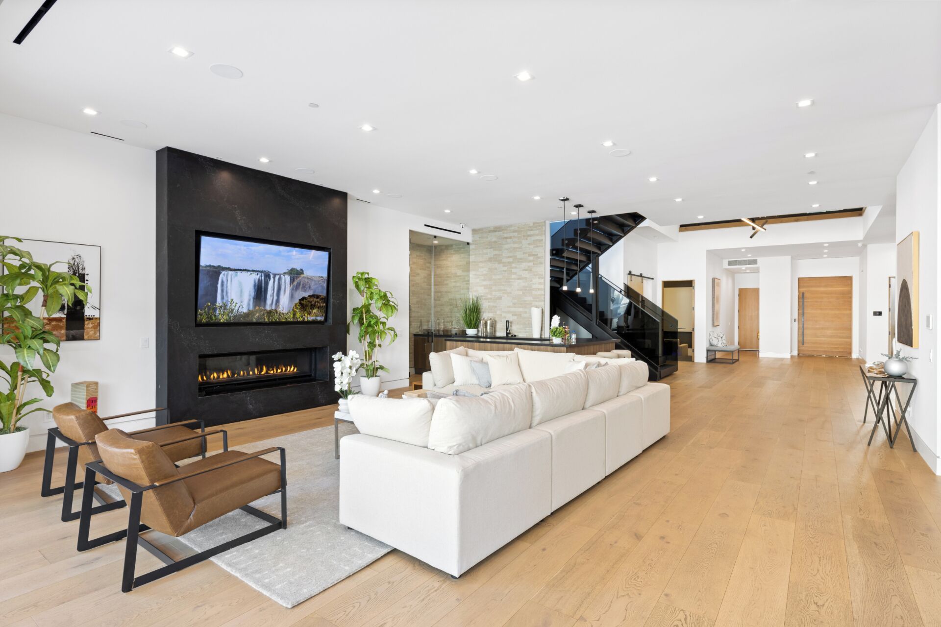 Luxury House, Multiple Beds, Pool Access, Pool View (Melvin Modern) | Interior