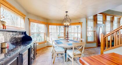 Dog-friendly downtown home with patio, grill, fireplace, gym equipment, & W/D