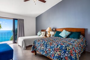 3 bedrooms, desk, Internet, bed sheets