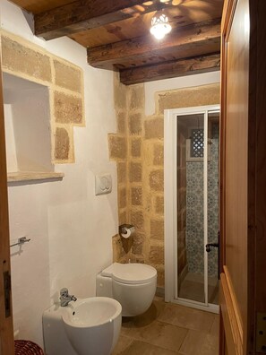 Comfort Room, Patio, Garden View | Bathroom | Shower, free toiletries, hair dryer, towels - Masseria Provenzani resort (Trepuzzi)