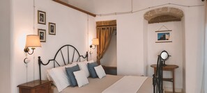 Comfort Room, Patio, Garden View | Desk, laptop workspace, free WiFi - Masseria Provenzani resort (Trepuzzi)
