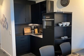 Kühlschrank, Ofen, Herdplatte, Geschirrspüler