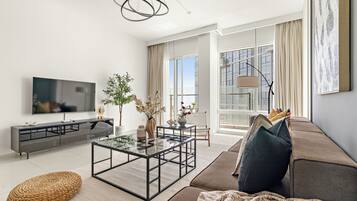 Apartamento Premium | Zona de estar | Smart TV de 50 pulgadas con canales digitales