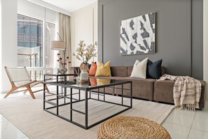 Premium-Apartment | Wohnbereich | 50-Zoll-Smart-TV mit Digitalempfang