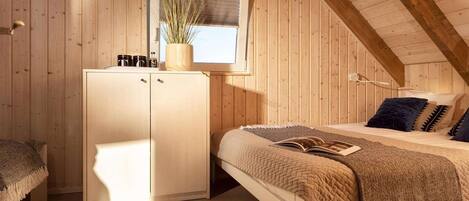 2 bedrooms, iron/ironing board, travel cot, free WiFi