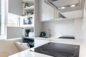 Private kitchen - Lisbon Breezy Haven: 2-Bedroom Oasis (Lisboa)