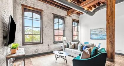 Riverfront Loft, Arch/Convention Center/Casino/Stadium