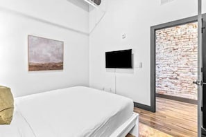 1 bedroom, desk, free WiFi, bed sheets