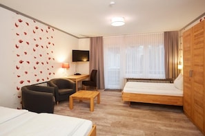 Quarto quádruplo | Wi-Fi de cortesia, roupa de cama