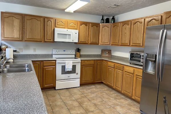 Refrigerador, microondas, horno, placa de cocina