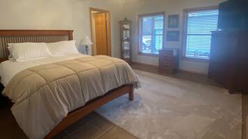 3 室のベッドルーム、WiFi (無料)、ベッドシーツ