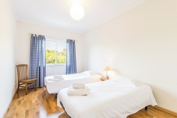 2 dormitorios, tabla de planchar con plancha, wifi gratis y ropa de cama
