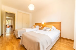 2 bedrooms, iron/ironing board, free WiFi, bed sheets - Apartment Nitin - Well-appointed holiday apartment situated on a renowned golf course, combining comfort, convenience, and scenic fairway views (Herdade da Aroeira)