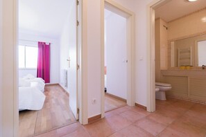 2 bedrooms, iron/ironing board, free WiFi, bed sheets - Apartment Nitin - Well-appointed holiday apartment situated on a renowned golf course, combining comfort, convenience, and scenic fairway views (Herdade da Aroeira)
