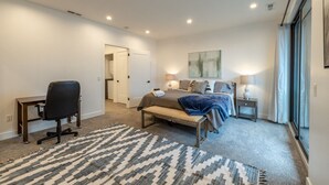 A modern bedroom with a bed, bedside tables, a desk, and a chair. - Long stays|Desk|Garage (Salt Lake City)