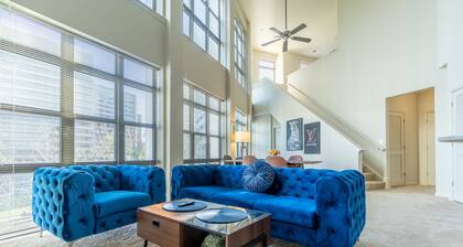 Posh Penthouse DC Getaway 2BR+Office Den Near Boeing Park/DC/Airport/Mall/Metro