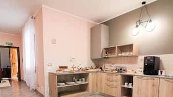 Fridge, microwave, highchair