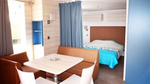 60-cm TV with digital channels - Camping TIKAYAN MEDITERRANEE (Hyères)