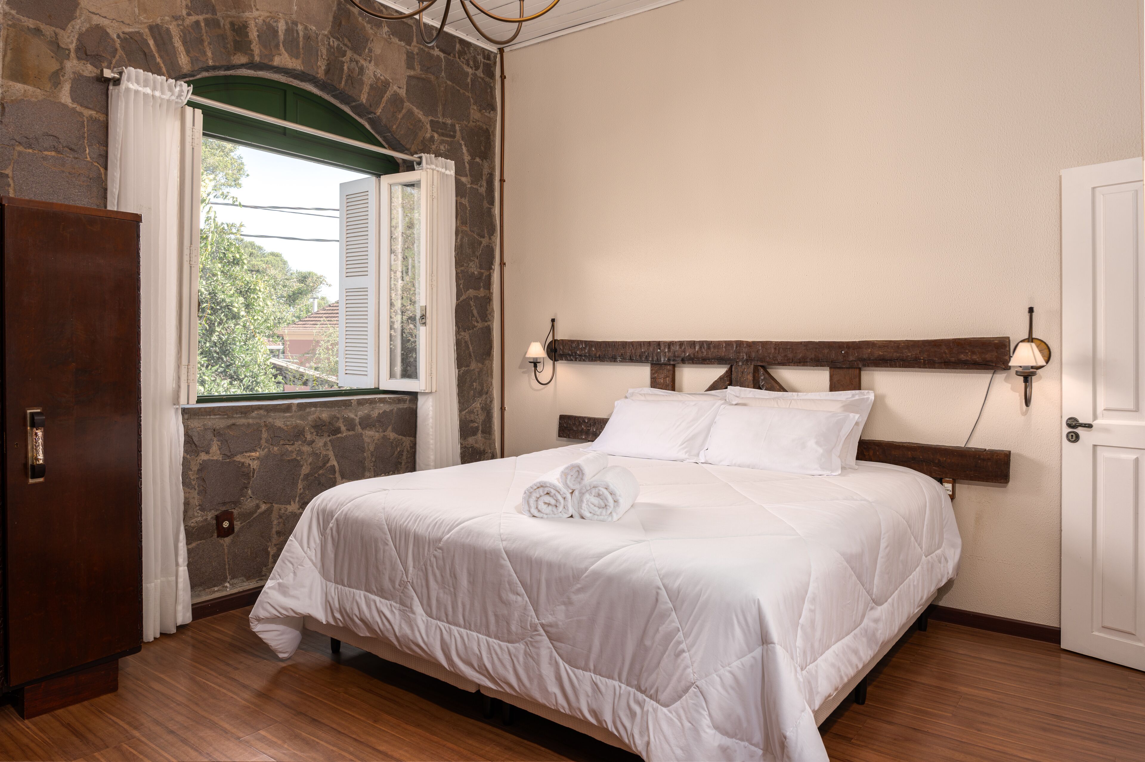 Exclusive House, 2 Bedrooms, 2 Bathrooms, Courtyard View | 2 bedrooms, minibar, individually furnished, desk