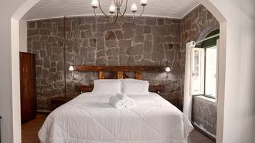 Casa exclusiva, 2 quartos, 2 banheiros, vista para o pátio | 2 quartos, frigobar, individualmente mobiliados, escrivaninha