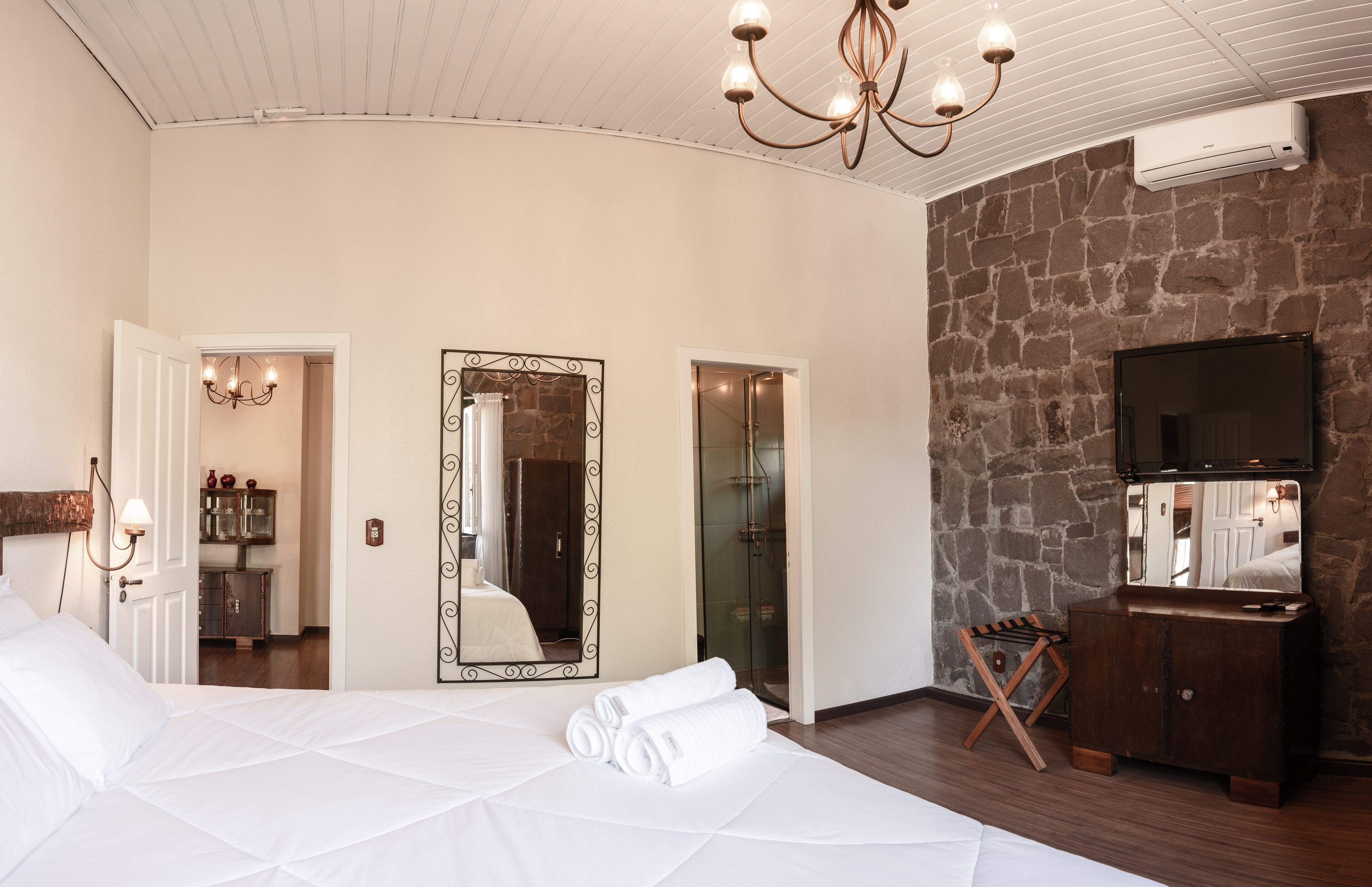 Exclusive House, 2 Bedrooms, 2 Bathrooms, Courtyard View | 2 bedrooms, minibar, individually furnished, desk