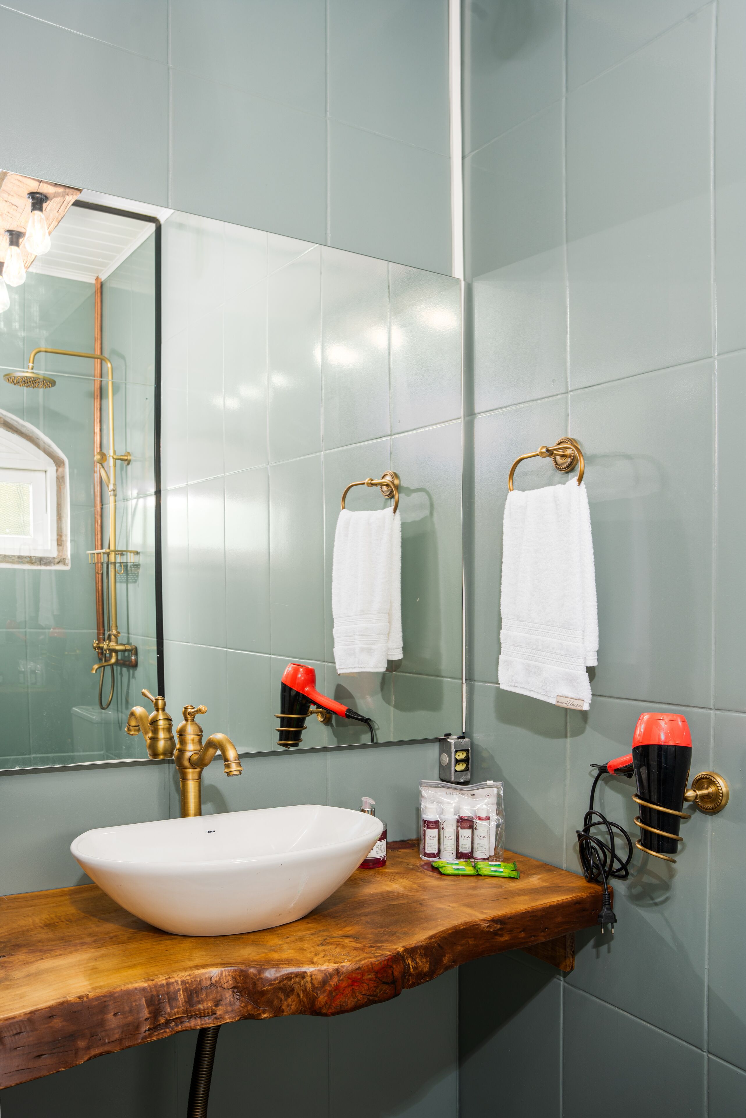 独特独立别墅, 2 间卧室, 双浴室, 庭院景观 | 浴室 | 淋浴设施、吹风机、浴袍、毛巾