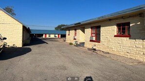 Free self parking - Anson Inn (Anson)