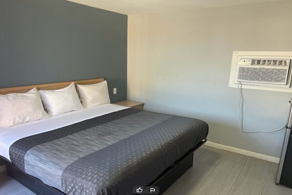 غرفة - سرير ملكي | مكتب وواي فاي مجانًا وملاءات أسرّة