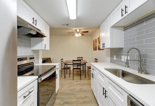 Completely Remodeled Condo Close to Downtown

