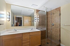 Bathroom - Modern 2/2 condo near dntwn UT
(Austin)