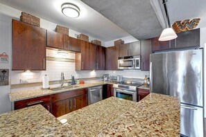 Private kitchen - Downtown Two Bedroom Condo in the Heart of Austin
(Austin)