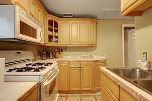 Private kitchen - 2 bdm in walkable street near UT

 (Austin)