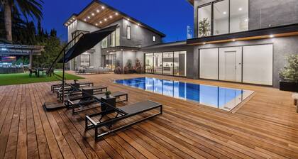 Skyline Luxury Haven