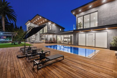 Skyline Luxury Haven