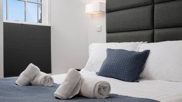 3 bedrooms, desk, iron/ironing board, free WiFi