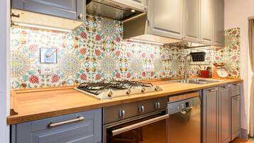 Comfort-Apartment | Eigene Küche | Großer Kühlschrank, Mikrowelle, Ofen, Herdplatte