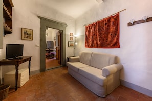 Comfort Apartment | Living area | 32-inch flat-screen TV with digital channels - Casa torre via de' Neri by Mmega (Florence)