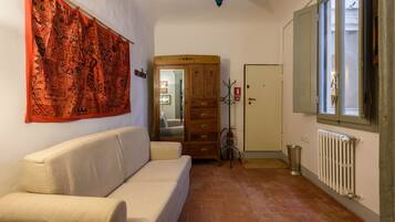 Comfort-Apartment | Wohnbereich | 32-Zoll-Flachbildfernseher mit Digitalempfang