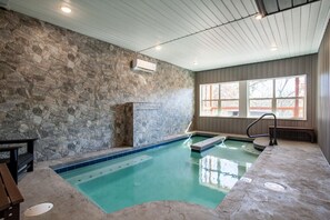 Una piscina techada, una piscina climatizada