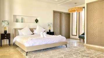 9 dormitoris, caixa forta a l'habitació i planxa i posts de planxar